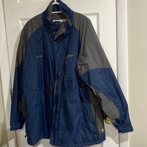 Men’s Columbia Sportswear winter jacket. Great used condition Navy & gray. XXL